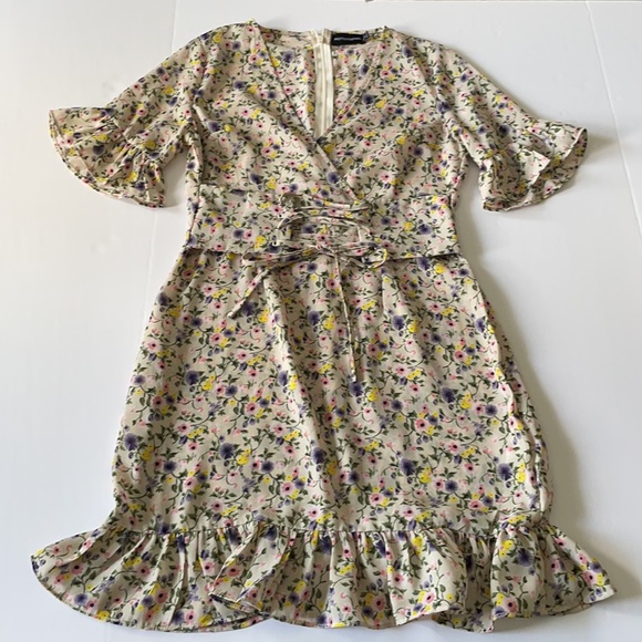 PRETTY FLORAL DRESS - Picture 3 of 7